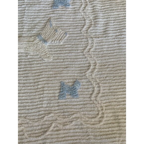 Chenille Bedspread with Scottie Dogs & Blue Bows 45"x66" Vintage - Picture 11 of 16